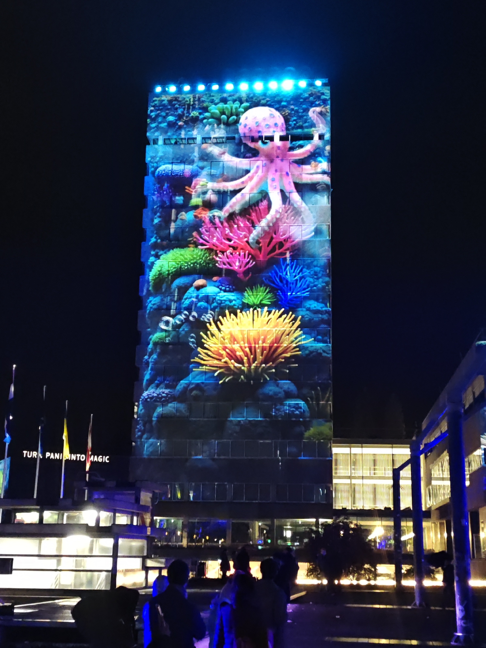 <a href='/hi/jeroen' class='caption'>» jeroen 13 November 2025 07:37 glow Eindhoven </a>