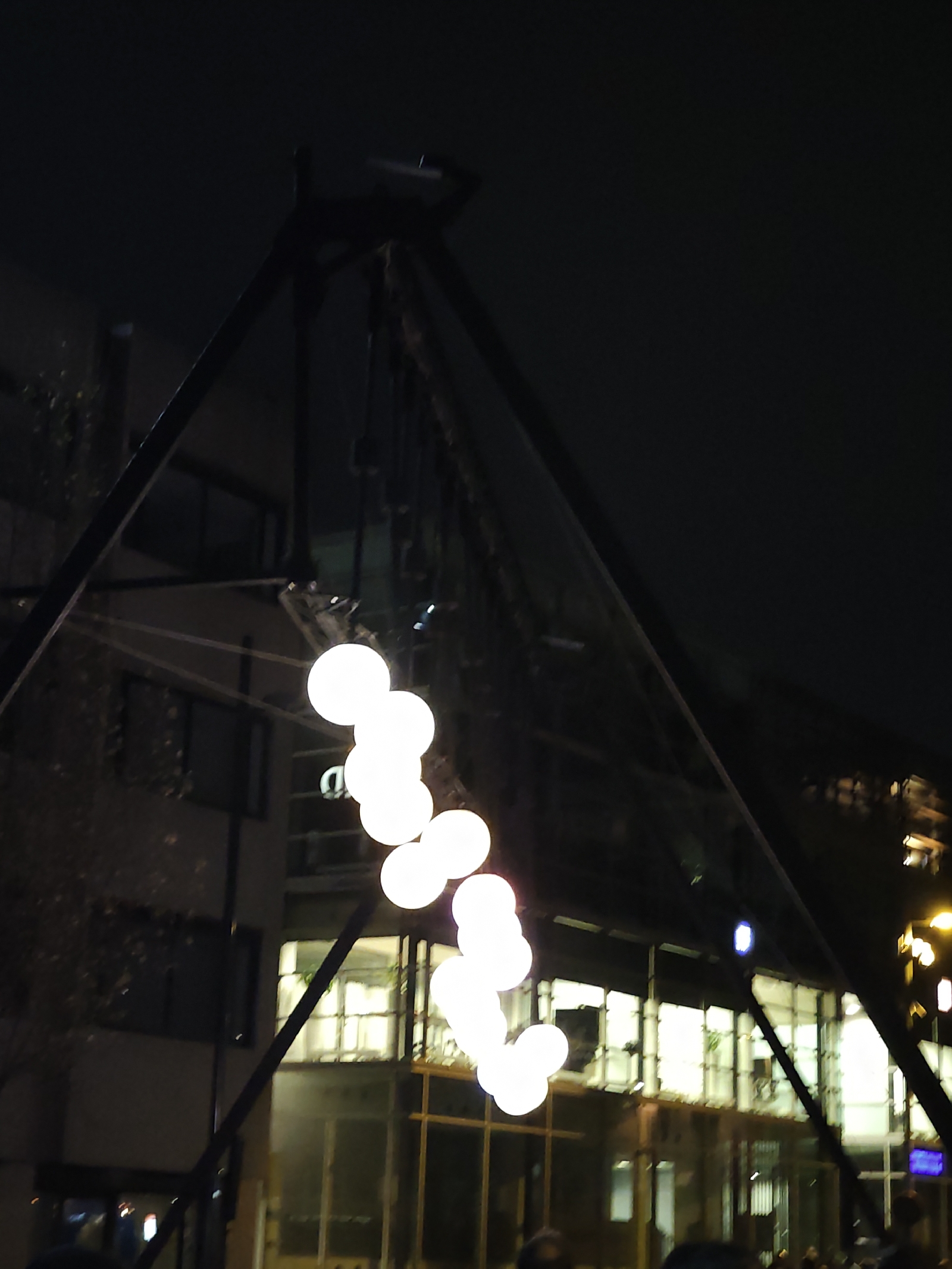 <a href='/hi/jeroen' class='caption'>» jeroen 13 November 2025 07:39 glow Eindhoven </a>