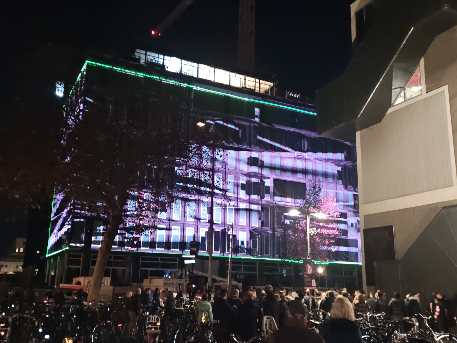 <a href='/hi/jeroen' class='caption'>» jeroen 13 November 2025 08:24 glow Eindhoven 2025</a>