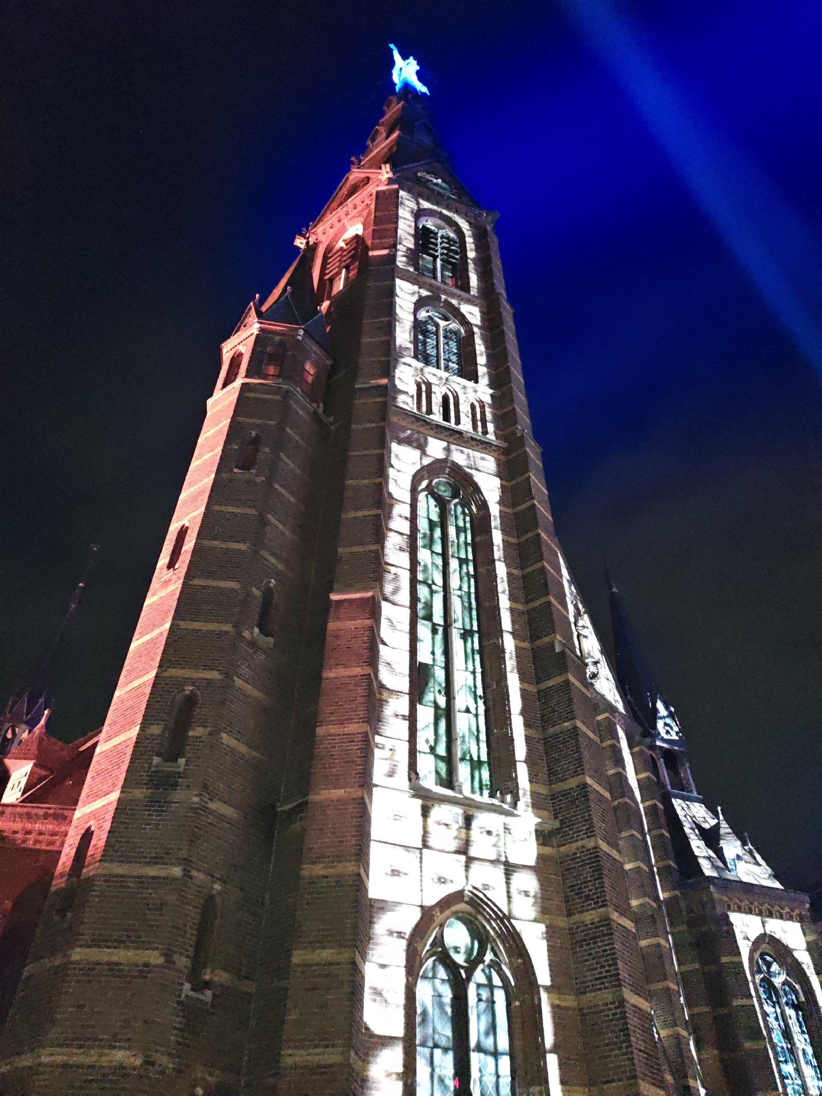 <a href='/hi/jeroen' class='caption'>» jeroen 13 November 2025 08:36 glow Eindhoven 2025</a>