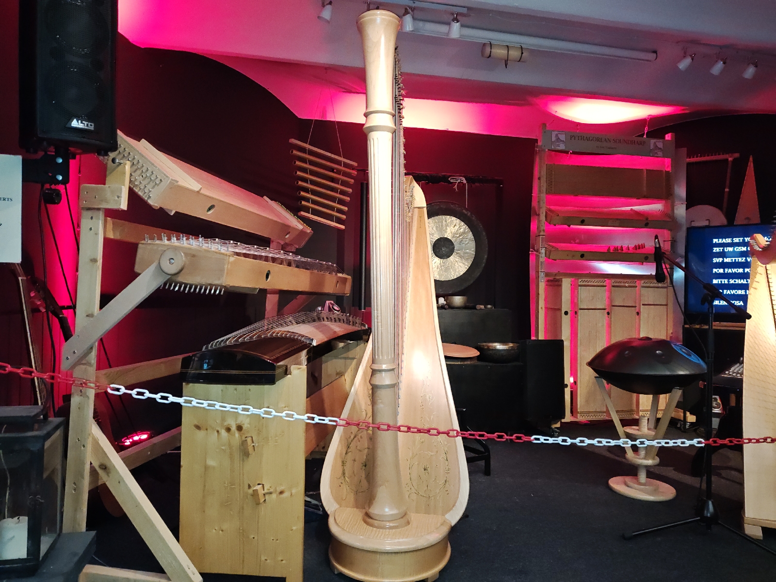 <a href='/hi/jeroen' class='caption'>» jeroen 23 December 2025 02:55 Brugge</a>