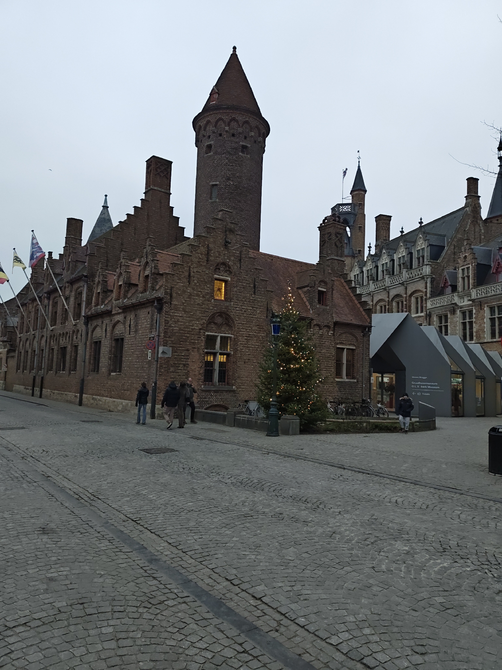 <a href='/hi/jeroen' class='caption'>» jeroen 23 December 2025 04:11 Brugge</a>