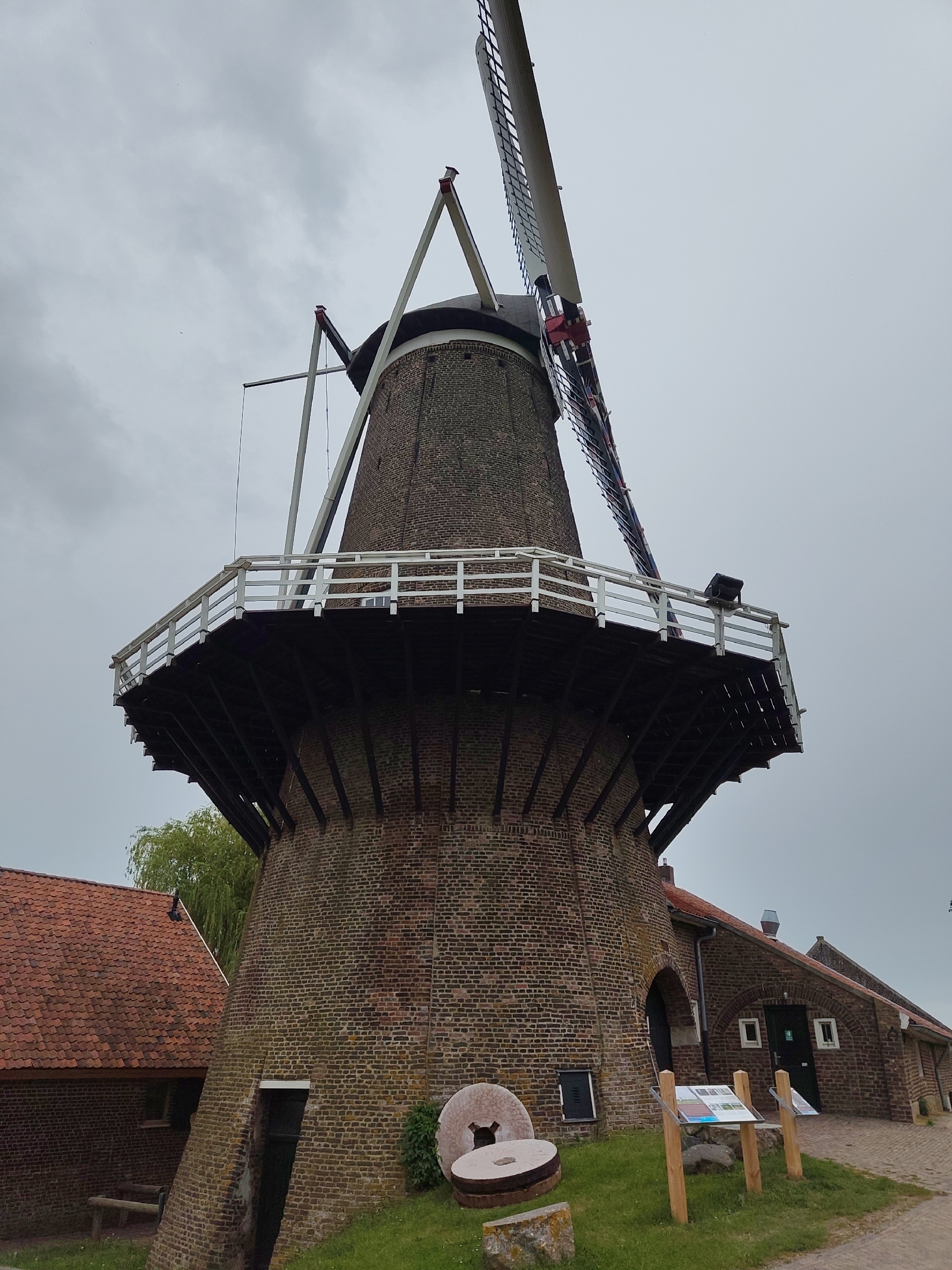 <a href='/hi/jeroen' class='caption'>» jeroen 04 May 2026 01:22 Thorn Stevensweert</a>